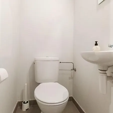 Stunning In With Wifi Apartment